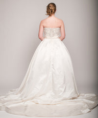 Reem Acra
Lasting Memories
Ball Gown
Silk
Embroidery
Sequins
Back Wide