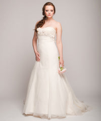 Vera Wang Ivory Stephanotis Detailed Gown Floral Strapless A line Front Wide
