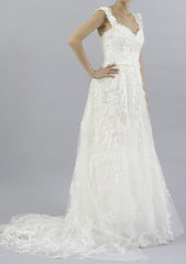Elie Saab Caelum
Lace
Tulle
V-neck
A-line
Straps
Wedding Dress
side
