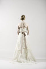 Vera Wang
Ivory
Lace 
Organza
feminine
sweetheart