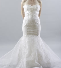 Mira Zwillinger
Vivienne
Strapless
Chantilly Lace
Tulle
Alencon Lace
Mermaid
Wedding Dress
front close