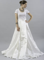 Joanna August
Patricia
Satin
A-line
Full Skirt
Ball Gown
White
Wedding Dress Front wide