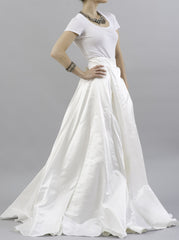 Joanna August
Patricia
Satin
A-line
Full Skirt
Ball Gown
White
Wedding Dress
Side wide