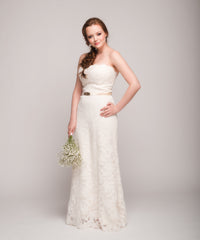 Modern Trousseau
Devon
French Alencon
Lace
Organza
Wedding Dress
Side Wide
