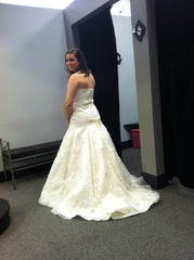 Vera Wang
Devon
Silk Organza
Strapless
Drop waist
Fit N Flare
Wedding Dress
Back wide