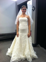 Vera Wang
Devon
Silk Organza
Strapless
Drop waist
Fit N Flare
Wedding Dress
Front wide 2
