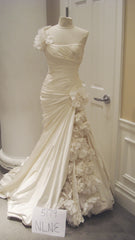 Pnina Tornai
Ruched Gown
Floral Inset
Mermaid skirt
ivory
satin