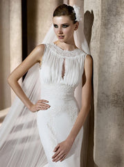 Pronovias Brisa Trumpet Bateau Wedding Dress