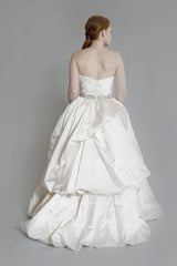 Kenneth Pool
Royalty
Silk Satin
Ball Gown
Strapless
Beaded belt
Pickups
Ivory
Wedding Dress
Back wide
