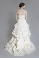 Monique Lhuillier
Yelena
Silk Organza
Ivory
Sweetheart
Drop waist
Pick ups
Wedding Dress
back