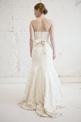 Monique Lhuillier
Josie
Crystal Embroidered
A-line
Sheath
Strapless
Silk
Ivory
Wedding Dress
back