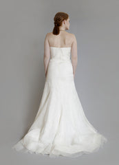 Vera Wang
Elegant
Silk
Ivory
A-Line
Wedding Dress
back