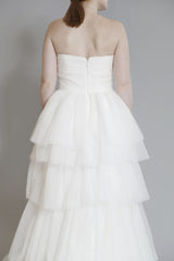 Monique Lhuillier
Atelier
Silk
Tulle
Strapless
Sweetheart
Wedding Dress
back close