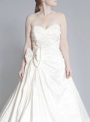 Priscilla of Boston
Maeve
Ivory
Strapless
Taffeta
Sweetheart
Ball Gown
Wedding Dress
front close