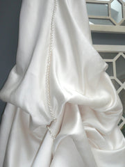 Ulla Maija 
Courtney
pick up dress
Champagne
satin
feminine
Dress pickup close
