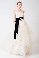 Vera Wang Chantilly Lace Eliza Wedding Dress