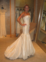 Vera Wang
Silk 
Mermaid
Petite 
strapless
front view